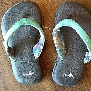 Sanuk yoga flip flop sandals size 7